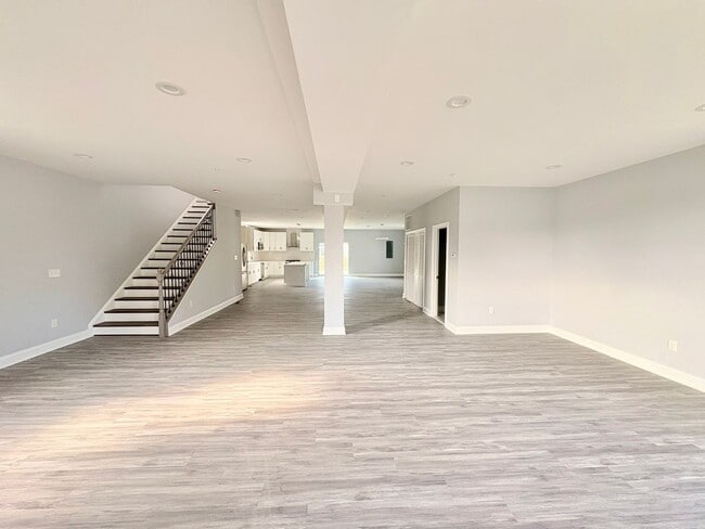 Foto del edificio - 6710 Hudson St