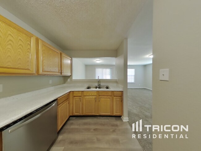 Building Photo - 5962 Redcliff N Ln