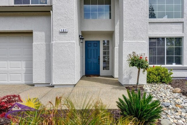 Building Photo - Spacious Two-story 3 Bed 2.5 Bath 2,059 Sq...