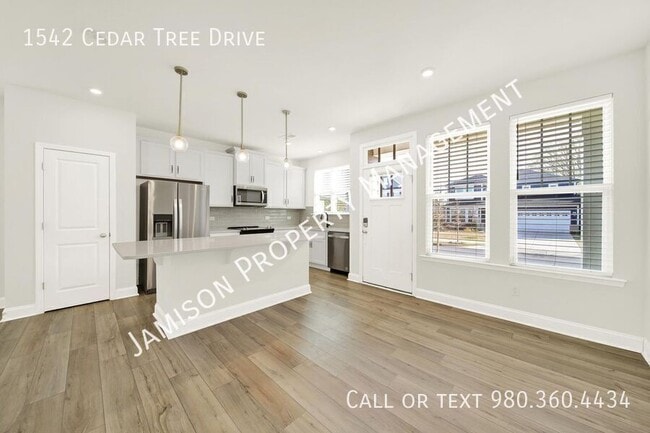 Foto del edificio - 1542 Cedar Tree Dr