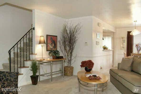 Foto del edificio - 2 br, 1 bath Townhome - 3331 E. Broad St
