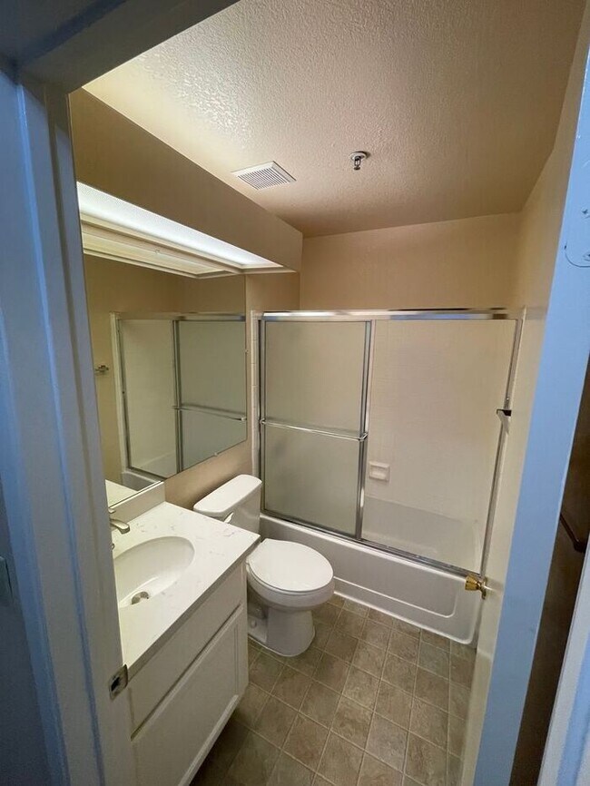 Foto del edificio - Wonderful 2 Bedroom, 2.5 Bath Condo!