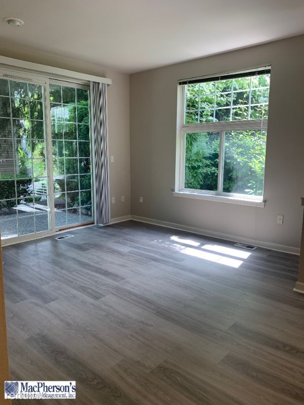 Foto del edificio - 2010 132nd Ave SE