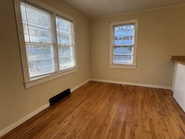 Foto del edificio - North Hall Rental Available