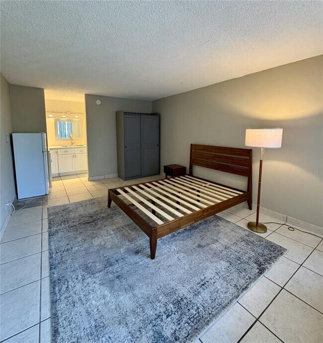 Building Photo - 7900 S Orange Blossom Trail