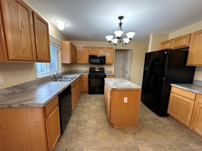 Foto del edificio - 4446 Sherwood Cir