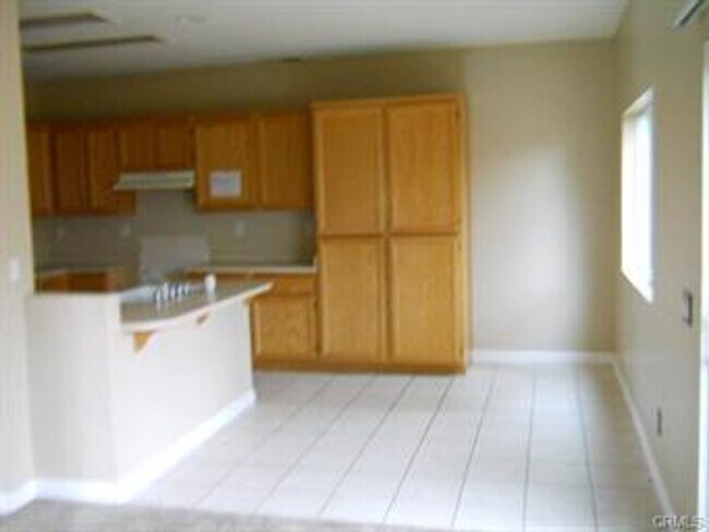 Building Photo - Three Bedroom Two Bathroom Home in San Jac...