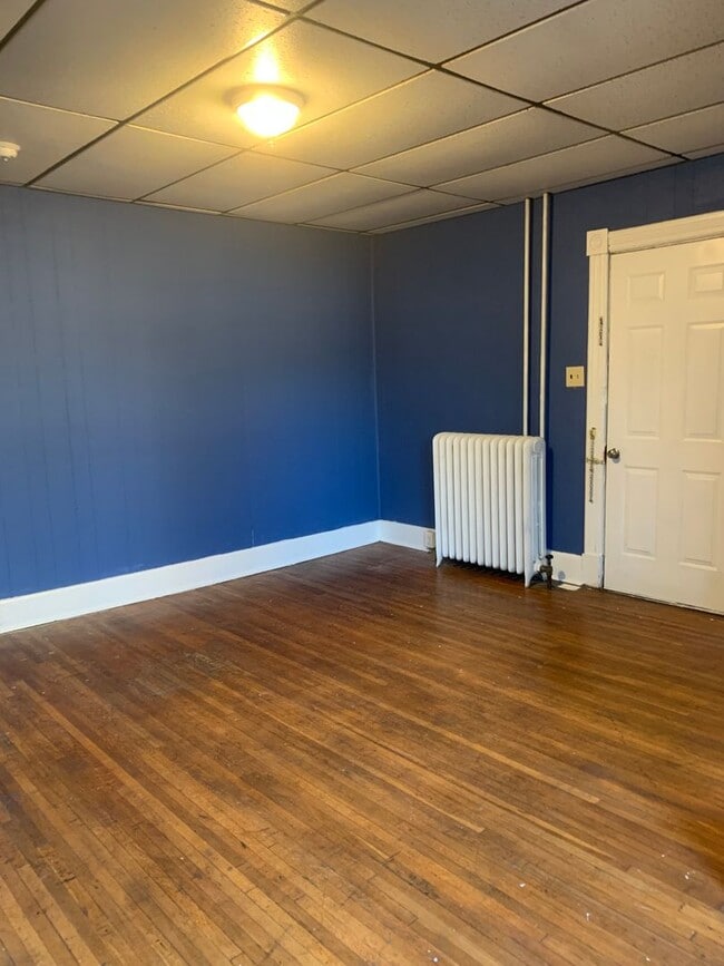 Building Photo - 302 N. Locust Street