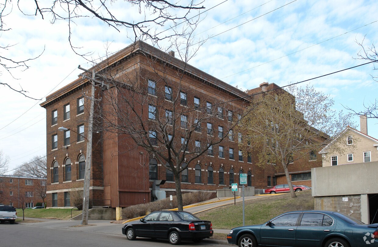 Building Photo - Carlson Hall
