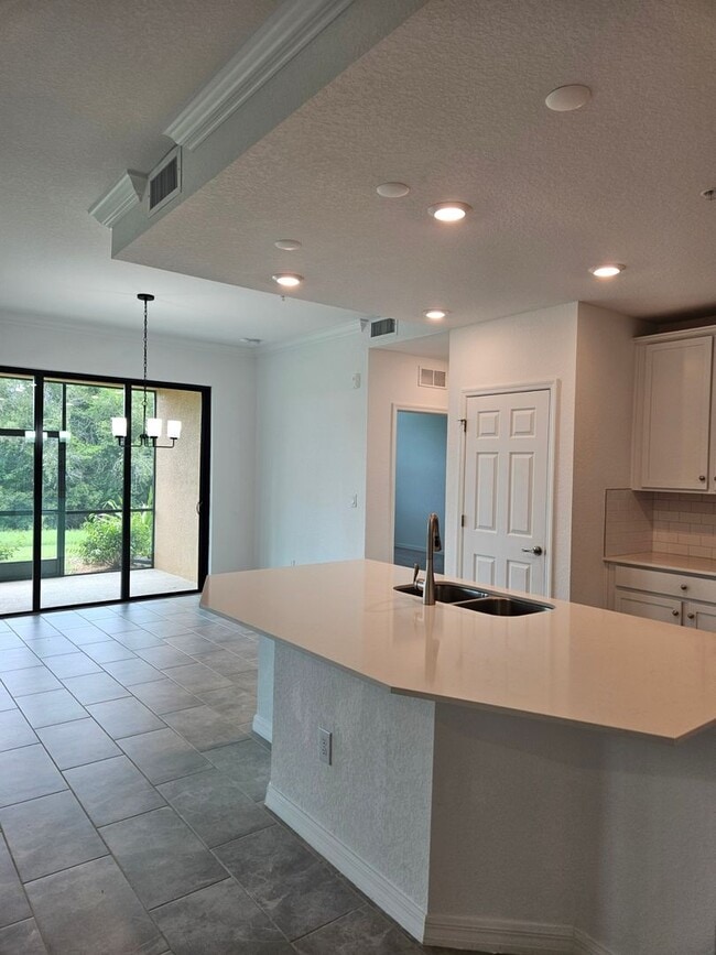 Building Photo - Luxury South Venice condo