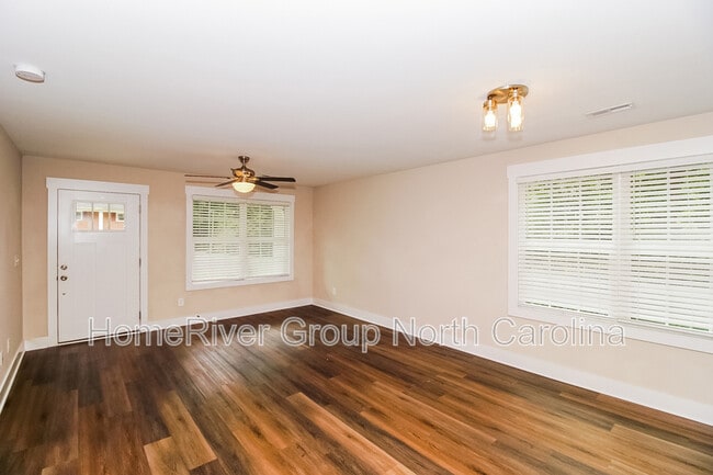 Foto del edificio - 2569 33rd Ave NE