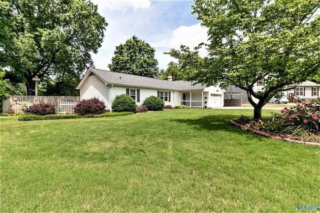 Building Photo - 1201 Aldridge Dr SE