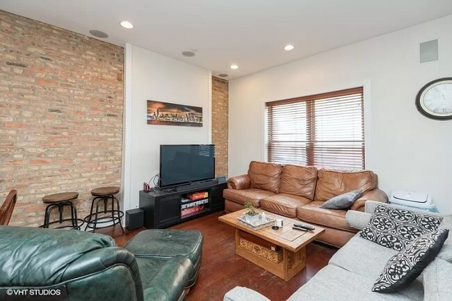 Building Photo - 2522 N Halsted St