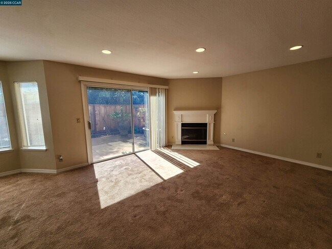 Foto del edificio - 617 S Blackbrush Ln