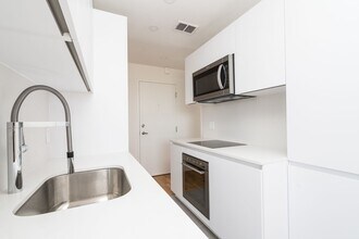 Building Photo - 365 Eglinton Ave E