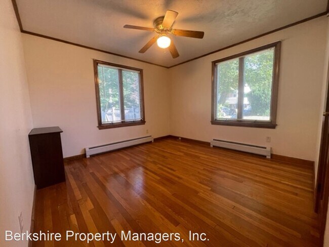 Building Photo - 3 br, 1.5 bath House - 9 Swan Road