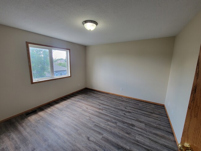 Photo du bâtiment - 307-303 Avenue - 202 Ave