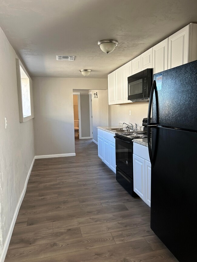 Foto del edificio - 212 W Blacklidge Dr