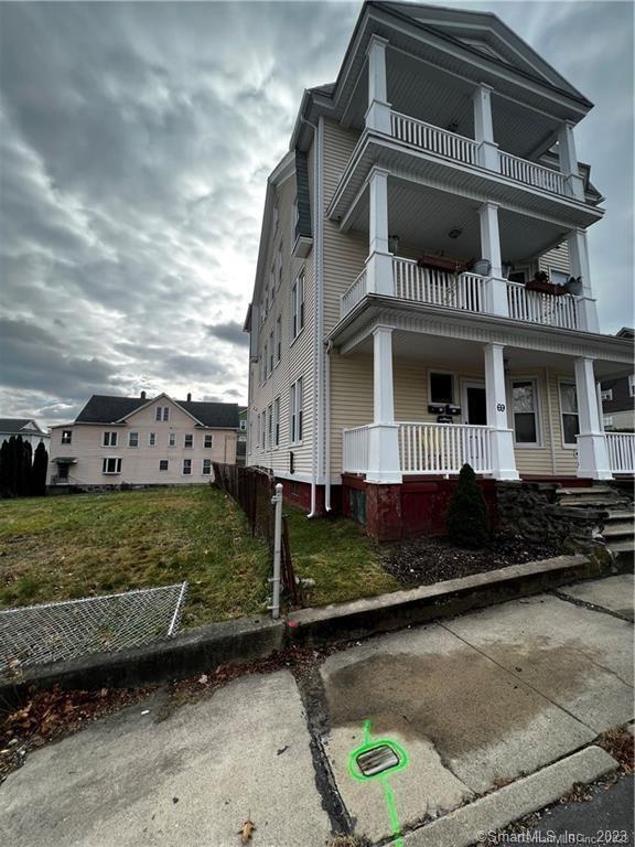 69 Seymour St Unit 1, Waterbury, CT 06708 Room for Rent in Waterbury