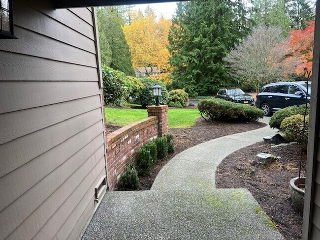 Foto del edificio - Highly desirable Sammamish 3 bedroom, 3 ba...