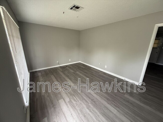 Foto del edificio - 6160 Hinchcliff Rd