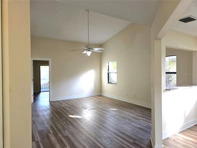 Foto del edificio - 1717 Needles Ln E