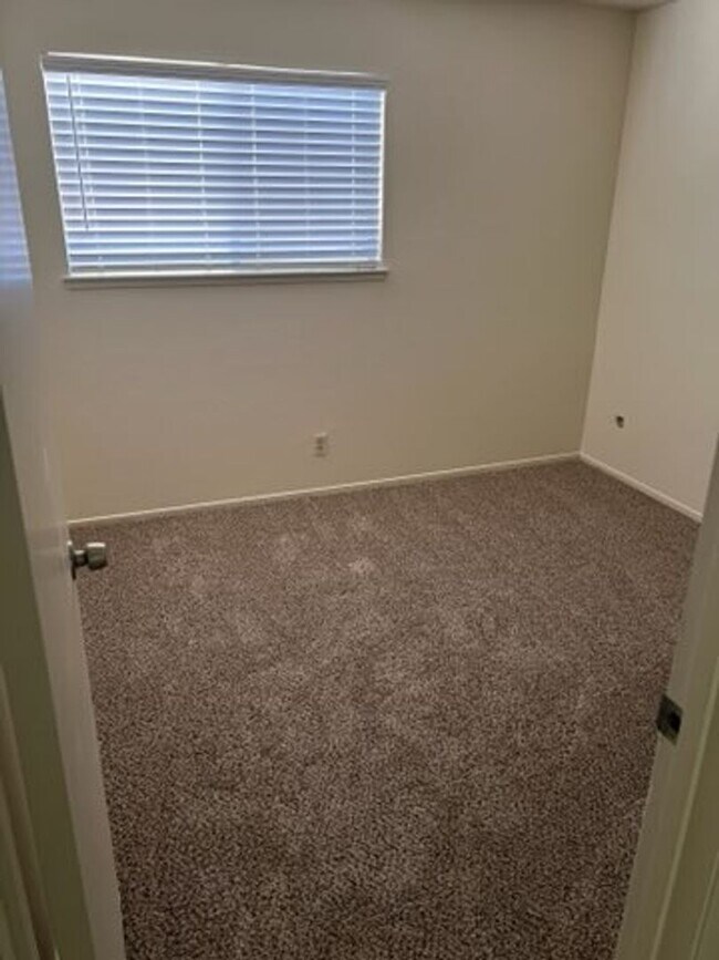 Foto del edificio - 3 Bedroom 2 Bathroom Home with Yard