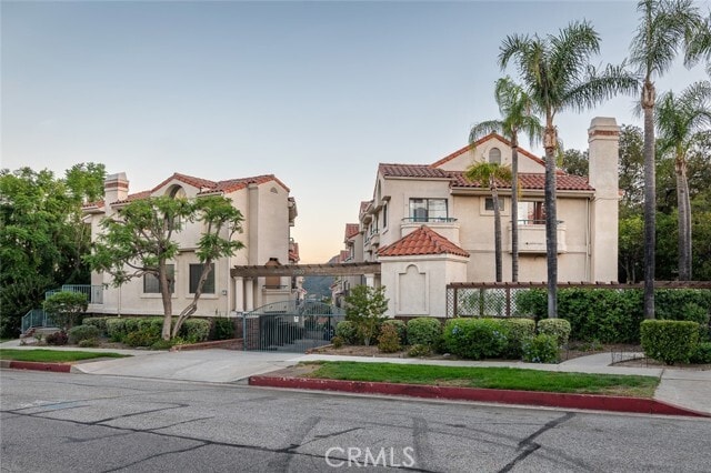 Building Photo - 2930 Montrose Ave