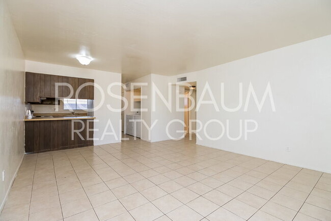 Foto del edificio - 1326 N Miller Rd