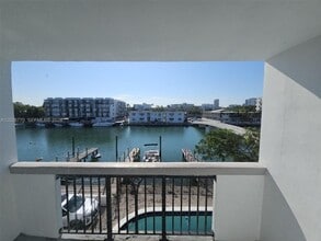 Building Photo - 8101 Crespi Blvd