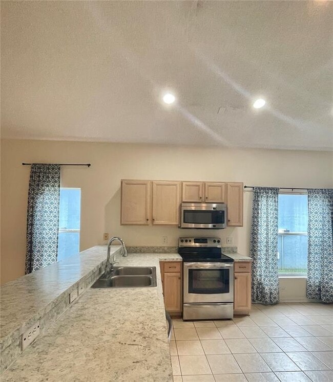 Building Photo - 521 Lexingdale Dr