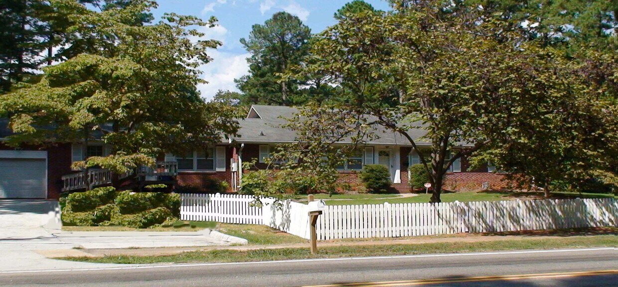 Primary Photo - 4008 Avent Ferry Rd