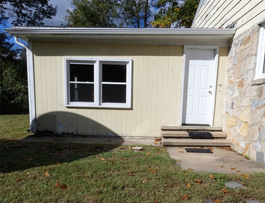 Primary Photo - 26 Iras Ln