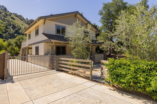 Foto del edificio - Private Creek Rd Paradise