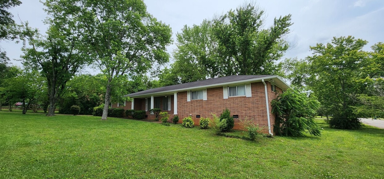 3 Bed East Brainerd Ranch Home - 3 Bed East Brainerd Ranch Home