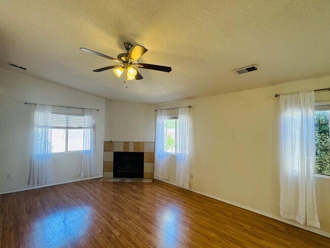 Foto del edificio - 505 Glacier Bay St SE