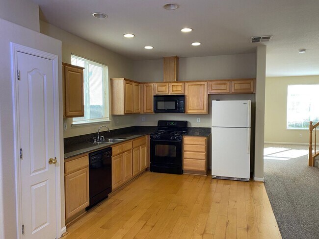 Foto del edificio - Charming Stockton 3 bedroom and 2 full bathroom home! Gated community! Over 2065 square feet! I