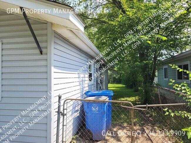 Foto del edificio - 8152 Nightingale St