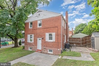 Building Photo - 3729 S Four Mile Run Dr