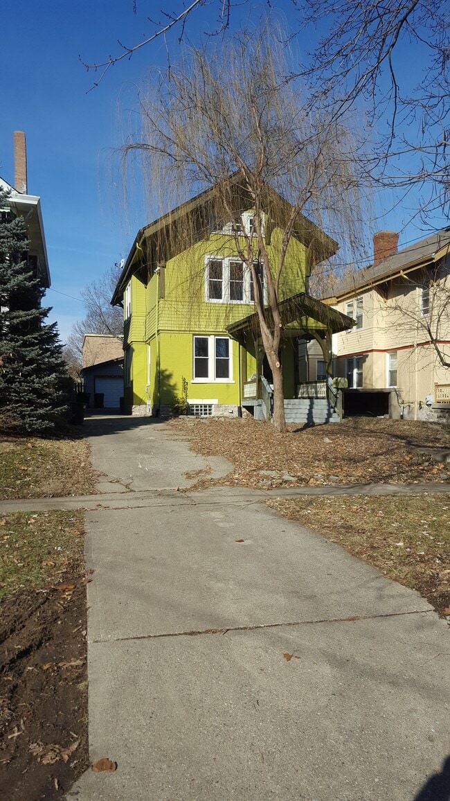 Photo - 4421 Floral Ave House