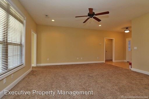 Building Photo - 4693-4693 Greenwood Cir