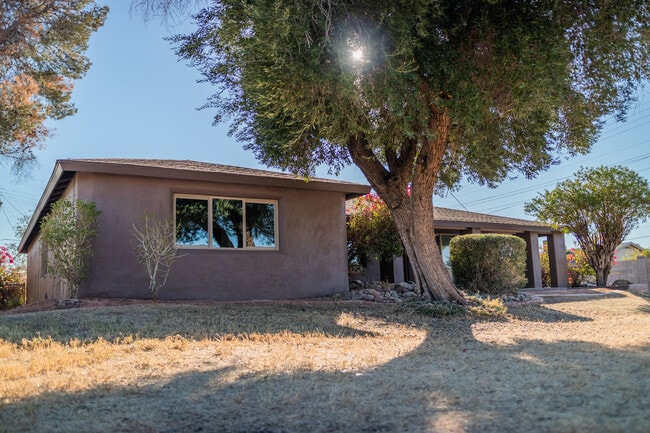 Photo - 1333 W 6th St House