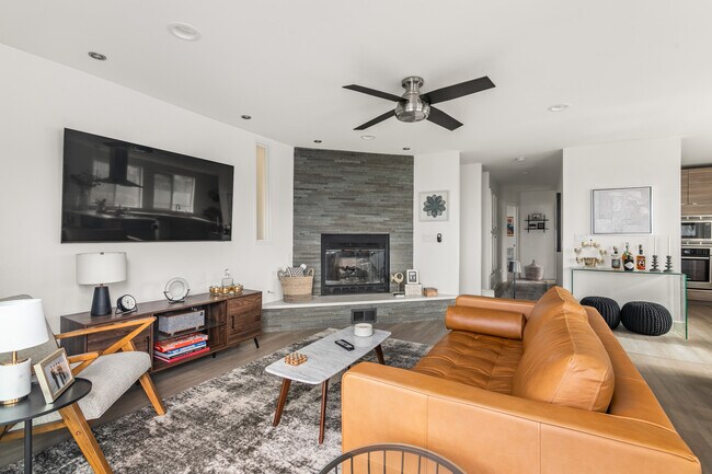 Foto del edificio - 1317 Cornish Dr