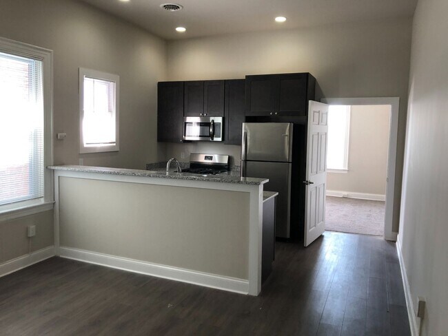 Building Photo - 132 S Beaver St