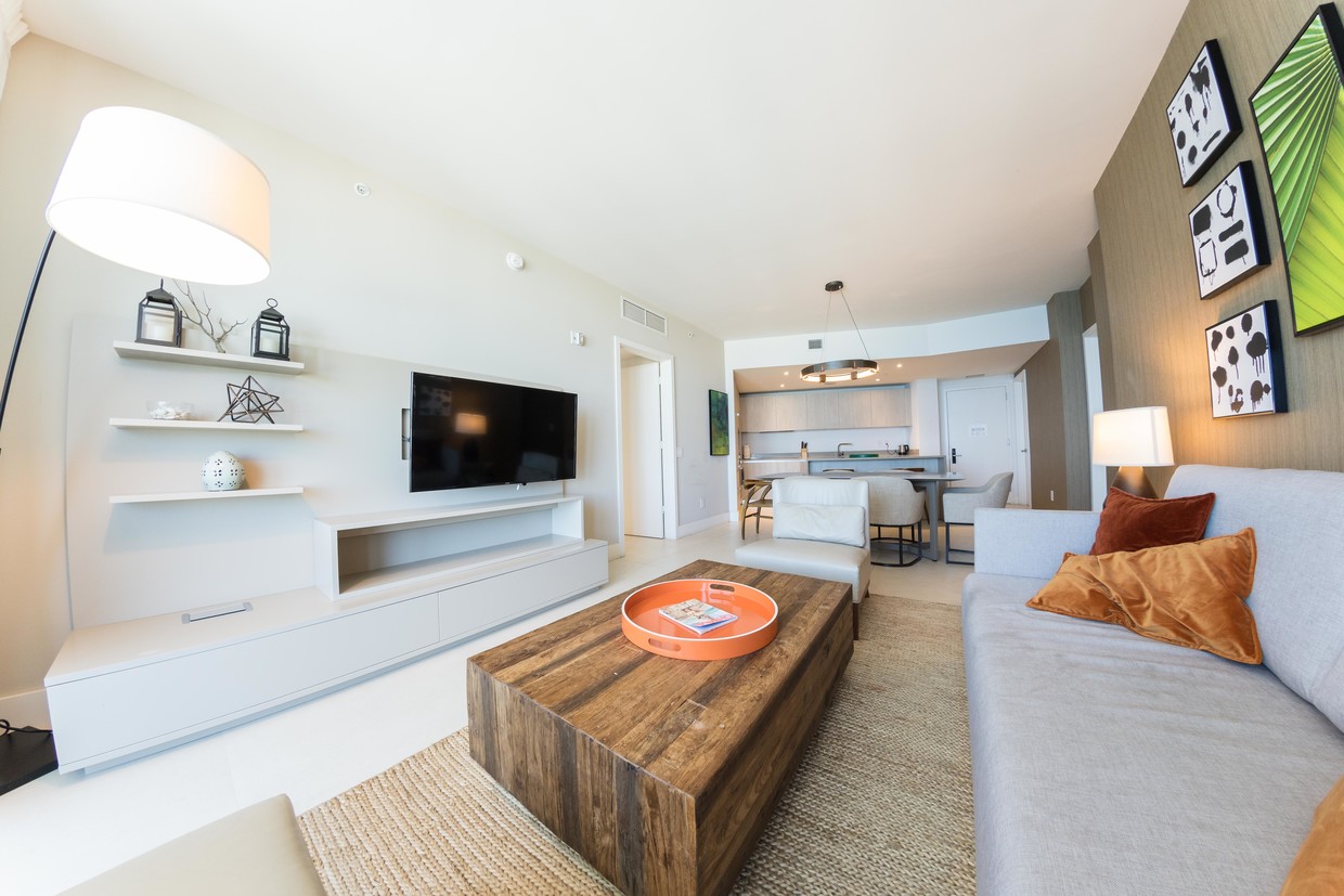 Foto principal - 2801 E Hallandale Beach Blvd