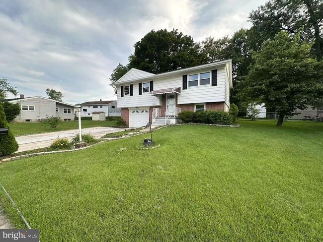 Building Photo - 3202 Cambridge Dr