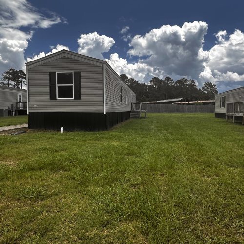 Building Photo - Pinetree Place