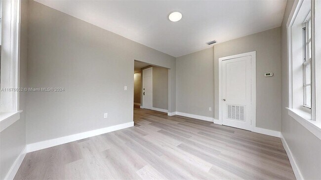 Building Photo - 433 NW 25th Ave