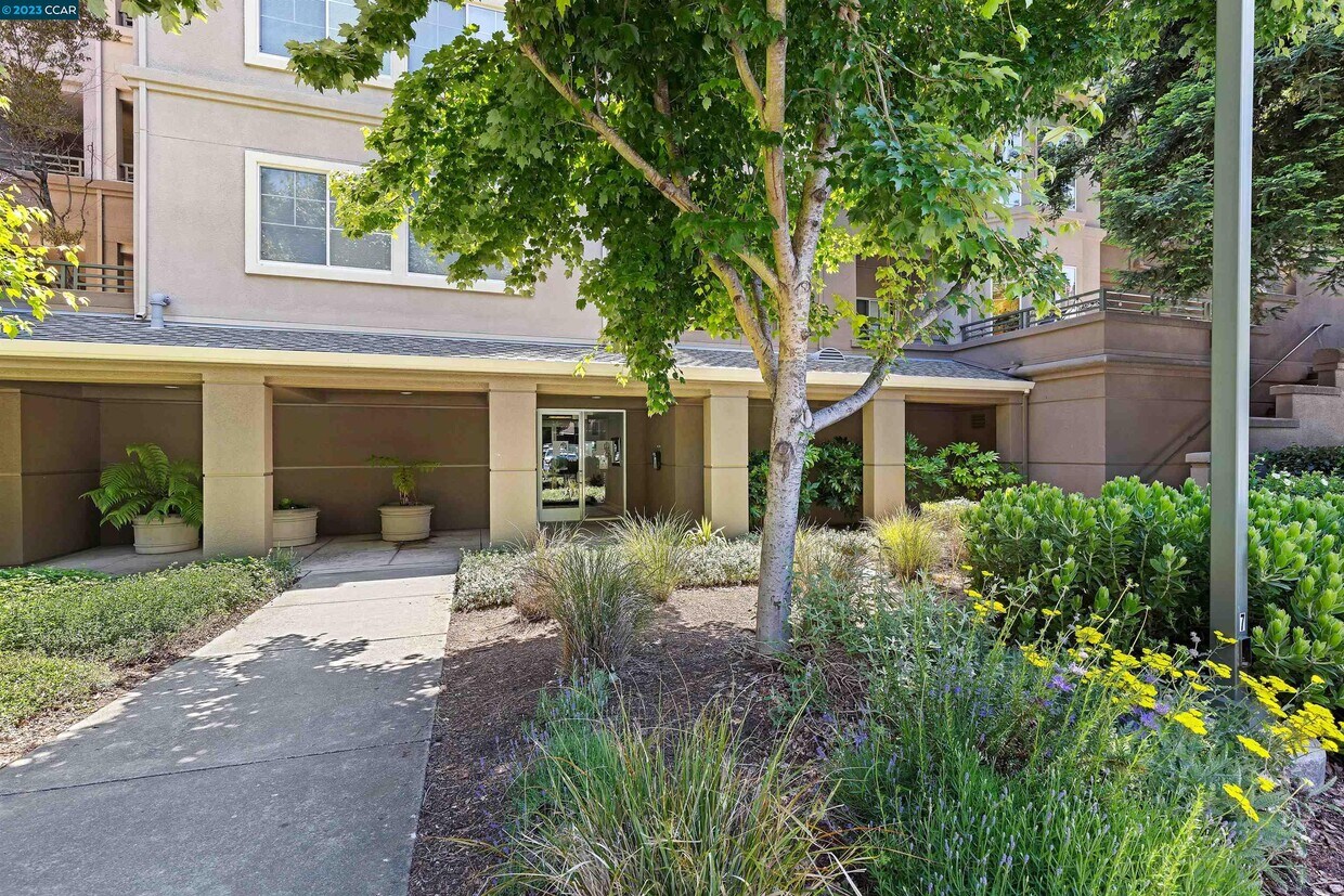 Primary Photo - 180 Caldecott Ln