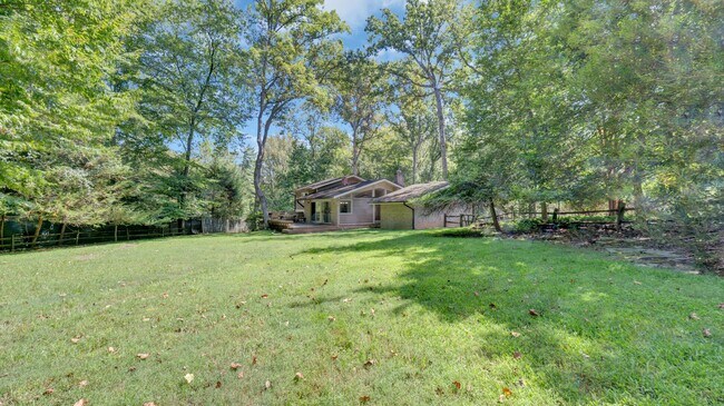 Building Photo - 8008 Park Overlook Dr